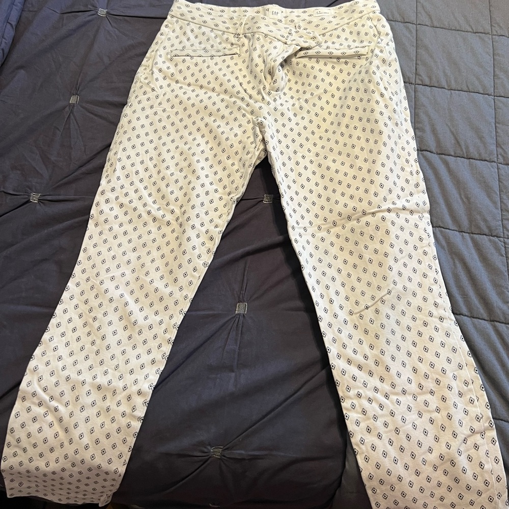 MUST GO BY 8/11: Gap white ankle pants
